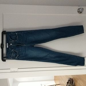 Women's size 2/26 Good American, ankle cropped high waisted jeans